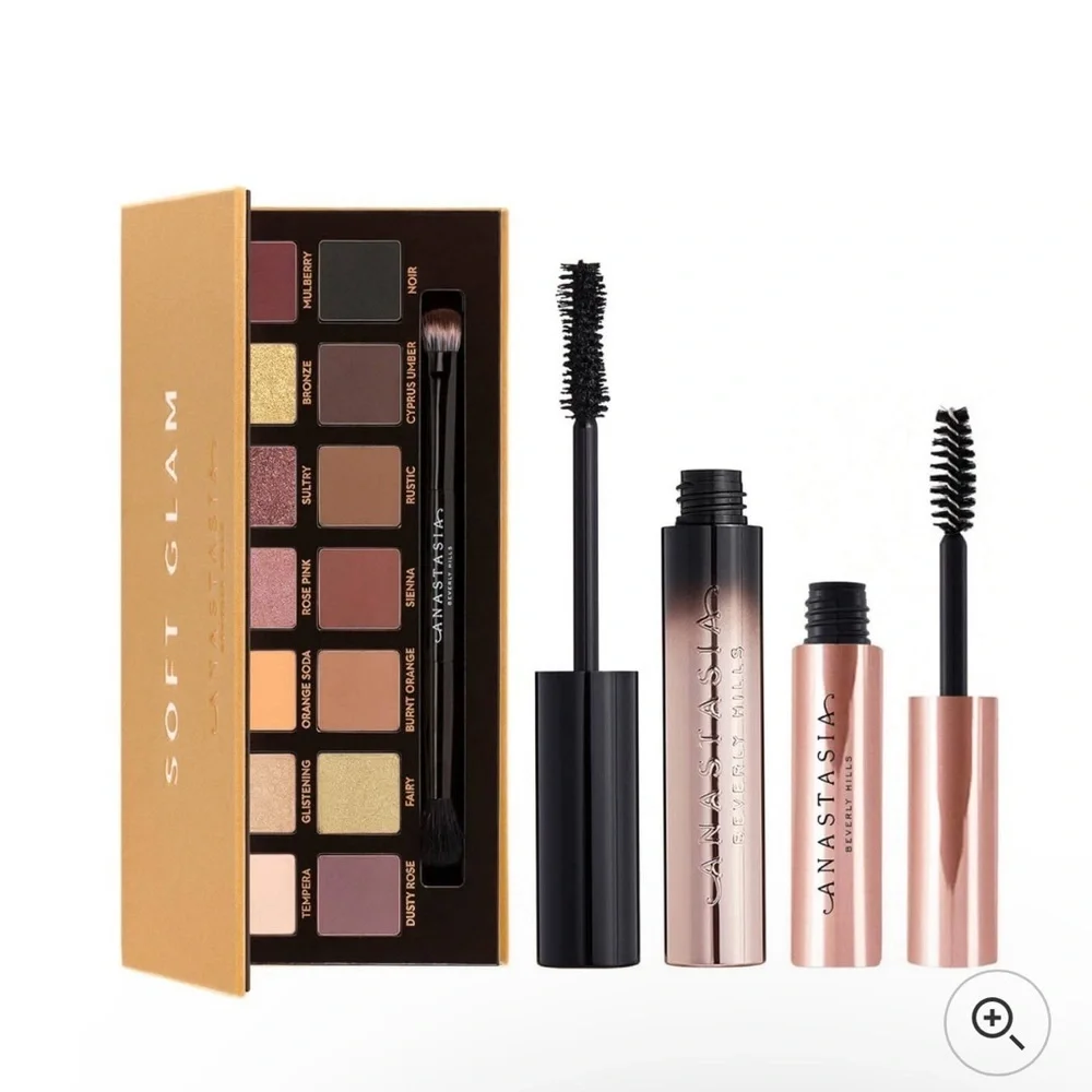 ✨ Anastasia Beverly Hills Soft Glam Deluxe Trio Kit
